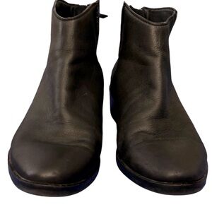 Dolce Vita Tavin black booties in women’s size 8.5. Black pebbled leather